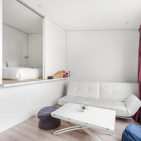 Modern In The Heart Of The Marais *