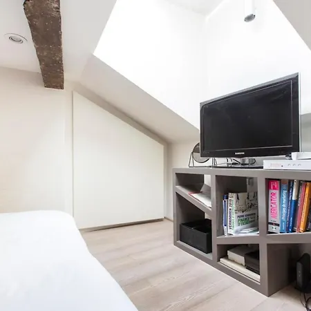 Modern In The Heart Of The Marais Appartamento